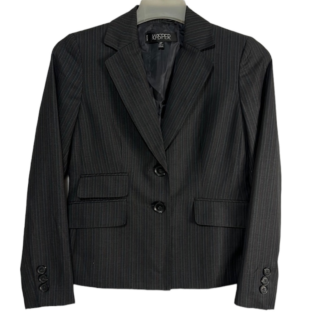 NWT’S Kasper Petite Women’s Pin Stripe Two Button Closure Blazer Size 2P